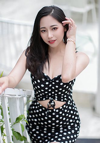 Gorgeous profiles pictures: Asian member Xiu yan